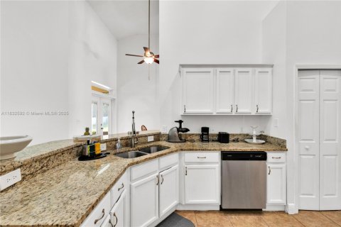 Снять в аренду виллу или дом в Киссимми, Флорида 4 спальни, № 1935483 - фото 10