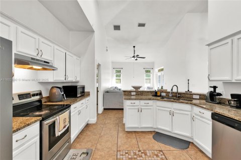 Снять в аренду виллу или дом в Киссимми, Флорида 4 спальни, № 1935483 - фото 9