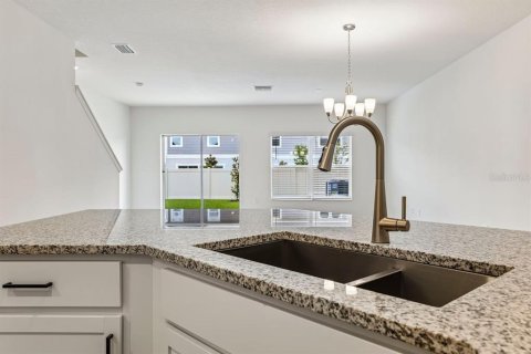 Townhouse in Lake Wales, Florida 3 bedrooms, 144.65 sq.m. № 2379413 - photo 6