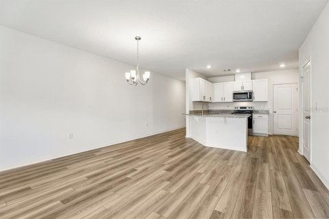 Townhouse in Lake Wales, Florida 3 bedrooms, 144.65 sq.m. № 2379413 - photo 7
