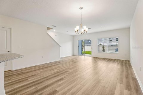 Townhouse in Lake Wales, Florida 3 bedrooms, 144.65 sq.m. № 2379413 - photo 8