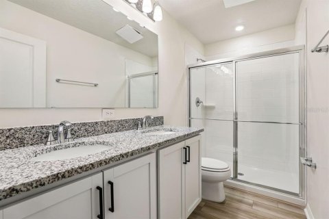 Townhouse in Lake Wales, Florida 3 bedrooms, 144.65 sq.m. № 2379413 - photo 12