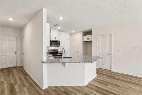Townhouse in Lake Wales, Florida 3 bedrooms, 144.65 sq.m. № 2379413 - photo 3