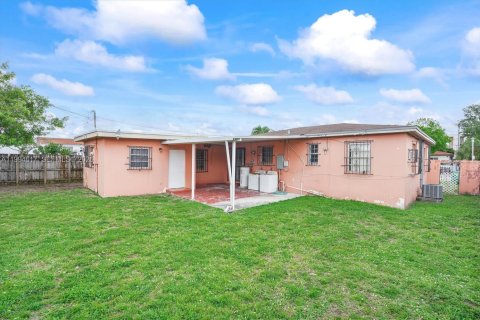 Casa en venta en Miami, Florida, 4 dormitorios, 125.42 m2 № 2058803 - foto 13