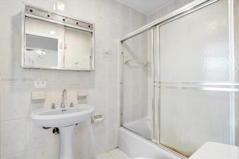 Casa en venta en Miami, Florida, 4 dormitorios, 125.42 m2 № 2058803 - foto 9