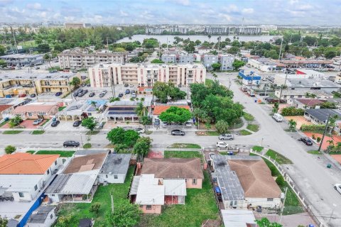 Casa en venta en Miami, Florida, 4 dormitorios, 125.42 m2 № 2058803 - foto 16