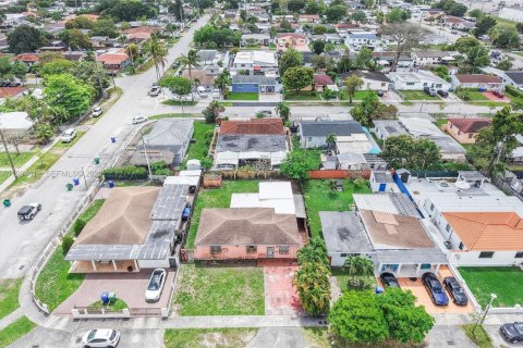 Casa en venta en Miami, Florida, 4 dormitorios, 125.42 m2 № 2058803 - foto 15