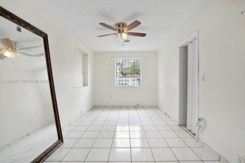 Casa en venta en Miami, Florida, 4 dormitorios, 125.42 m2 № 2058803 - foto 5