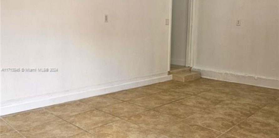 Immobilier commercial à Miami, Floride 1 chambre, 171.68 m2 № 1741297