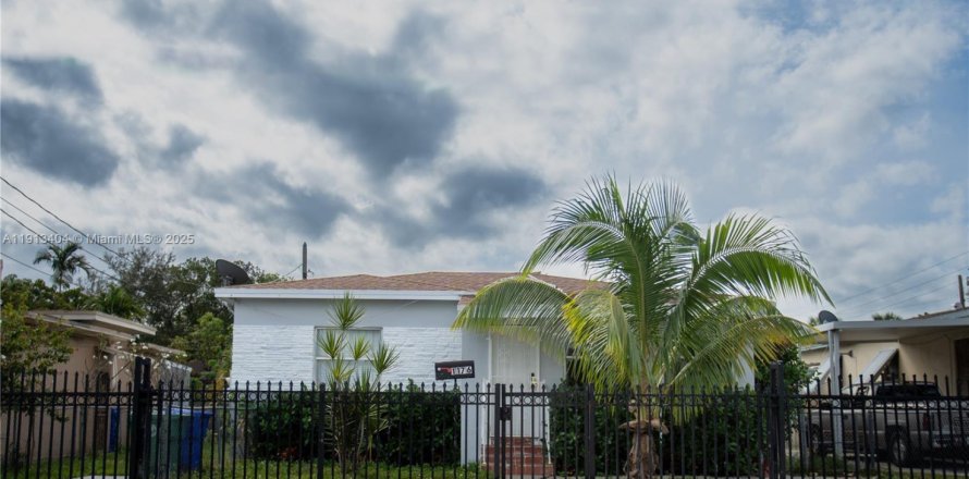 Casa en Miami, Florida 4 dormitorios, 155.61 m2 № 1970856