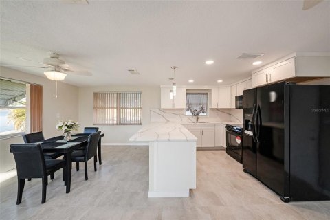 Casa en venta en Port Richey, Florida, 2 dormitorios, 120.4 m2 № 1615215 - foto 12