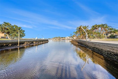 Casa en venta en Port Richey, Florida, 2 dormitorios, 120.4 m2 № 1615215 - foto 30