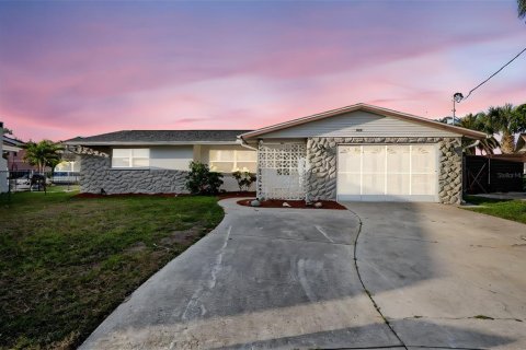 Casa en venta en Port Richey, Florida, 2 dormitorios, 120.4 m2 № 1615215 - foto 2