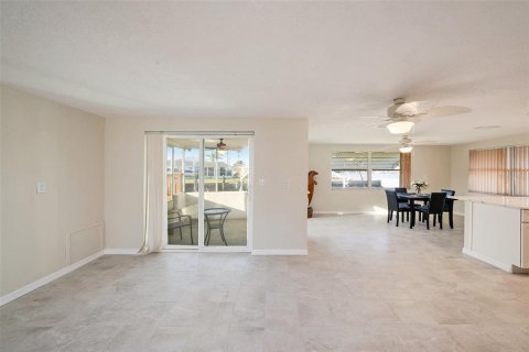 Casa en venta en Port Richey, Florida, 2 dormitorios, 120.4 m2 № 1615215 - foto 8