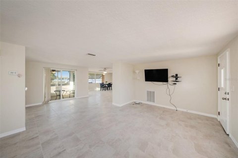 Casa en venta en Port Richey, Florida, 2 dormitorios, 120.4 m2 № 1615215 - foto 7