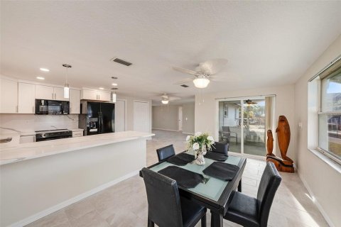 Casa en venta en Port Richey, Florida, 2 dormitorios, 120.4 m2 № 1615215 - foto 13