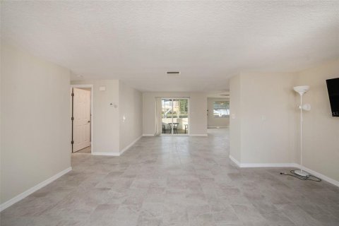 Casa en venta en Port Richey, Florida, 2 dormitorios, 120.4 m2 № 1615215 - foto 6
