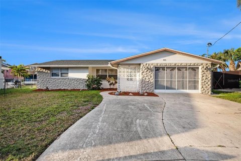 Casa en venta en Port Richey, Florida, 2 dormitorios, 120.4 m2 № 1615215 - foto 1