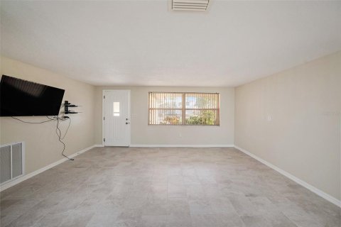 Casa en venta en Port Richey, Florida, 2 dormitorios, 120.4 m2 № 1615215 - foto 4