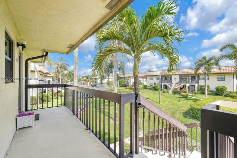 Condo in Lake Worth, Florida, 2 bedrooms  № 2402398 - photo 2