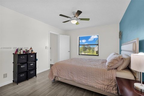 Condo in Lake Worth, Florida, 2 bedrooms  № 2402398 - photo 18