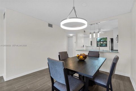Condo in Lake Worth, Florida, 2 bedrooms  № 2402398 - photo 15