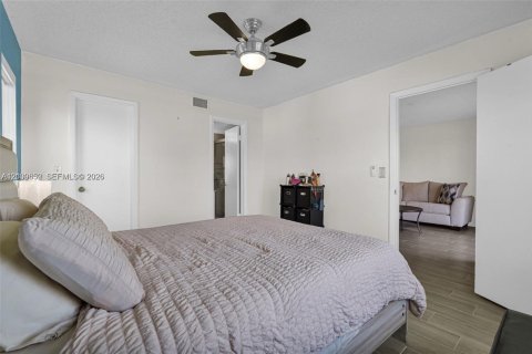 Condo in Lake Worth, Florida, 2 bedrooms  № 2402398 - photo 19