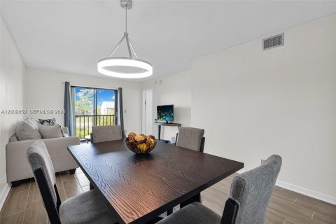 Condo in Lake Worth, Florida, 2 bedrooms  № 2402398 - photo 8