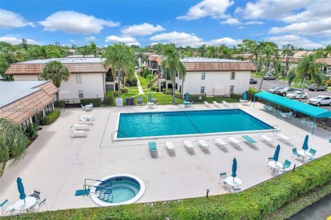 Condo in Lake Worth, Florida, 2 bedrooms  № 2402398 - photo 25