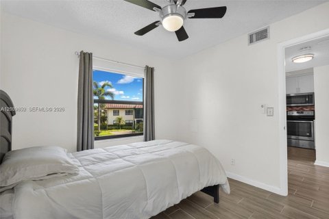 Condo in Lake Worth, Florida, 2 bedrooms  № 2402398 - photo 24