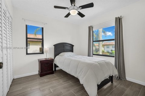 Condo in Lake Worth, Florida, 2 bedrooms  № 2402398 - photo 23