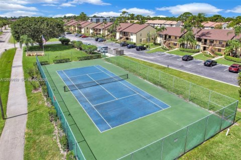 Condo in Lake Worth, Florida, 2 bedrooms  № 2402398 - photo 26