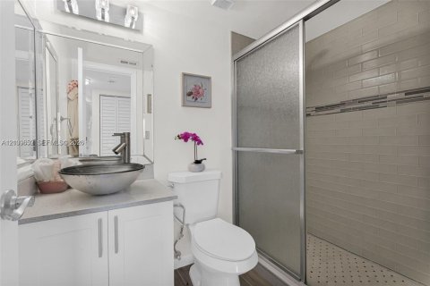 Condo in Lake Worth, Florida, 2 bedrooms  № 2402398 - photo 16