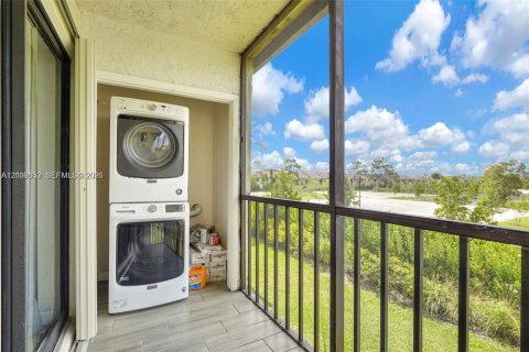 Condo in Lake Worth, Florida, 2 bedrooms  № 2402398 - photo 12