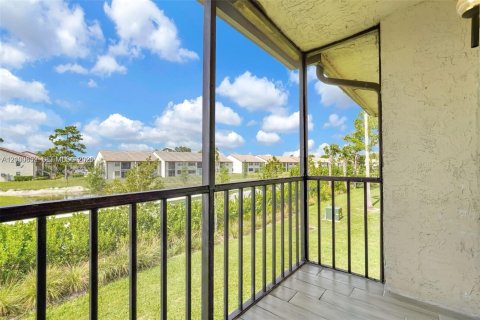 Condo in Lake Worth, Florida, 2 bedrooms  № 2402398 - photo 11