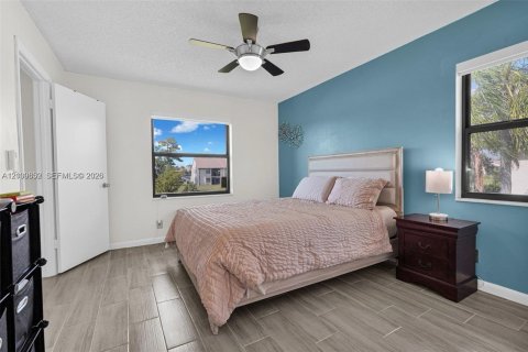 Condo in Lake Worth, Florida, 2 bedrooms  № 2402398 - photo 17
