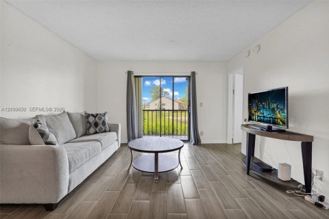 Condo in Lake Worth, Florida, 2 bedrooms  № 2402398 - photo 9