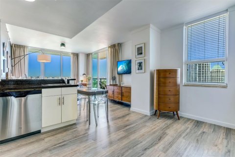 Copropriété à vendre à Miami, Floride: 1 chambre, 70.7 m2 № 2384744 - photo 8