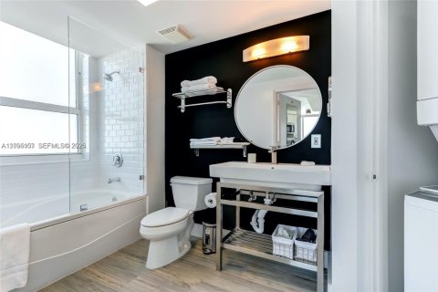 Copropriété à vendre à Miami, Floride: 1 chambre, 70.7 m2 № 2384744 - photo 4