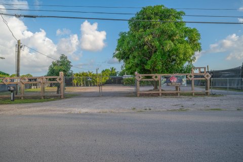 Propiedad comercial en venta en Homestead, Florida № 2154347 - foto 11