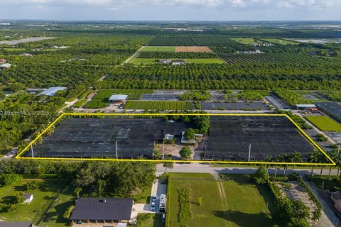 Propiedad comercial en venta en Homestead, Florida № 2154347 - foto 3