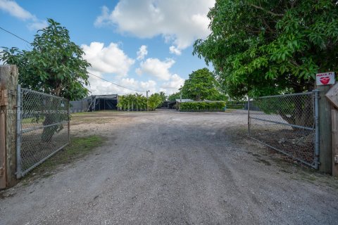 Propiedad comercial en venta en Homestead, Florida № 2154347 - foto 13