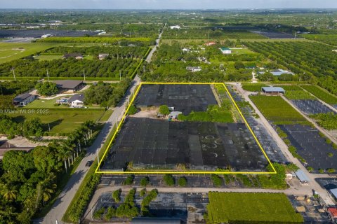 Propiedad comercial en venta en Homestead, Florida № 2154347 - foto 1