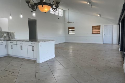 Снять в аренду виллу или дом в Ки-Ларго, Флорида 2 спальни, 312.52м2, № 2082461 - фото 3