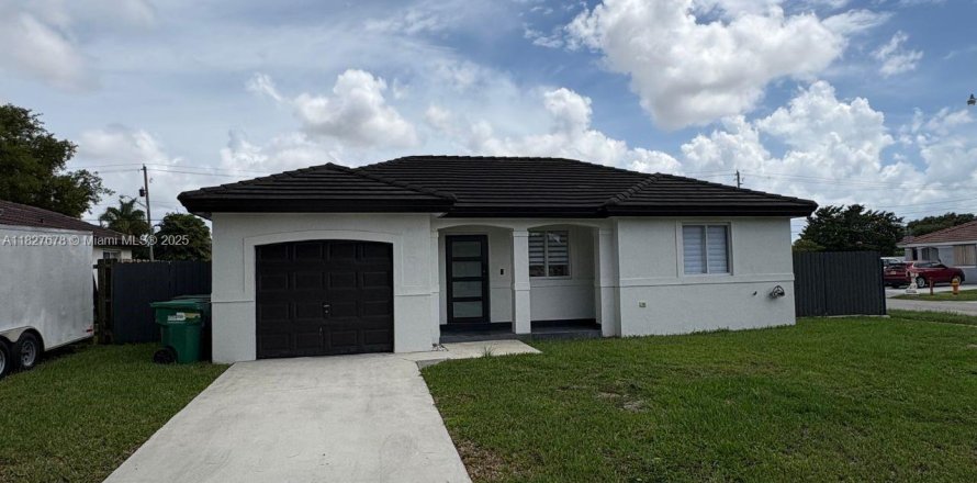 House in Homestead, Florida 3 bedrooms, 117.06 sq.m. № 1826061