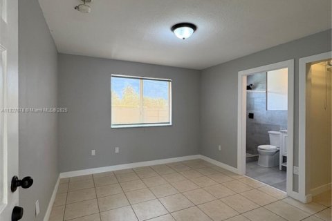 House in Homestead, Florida 3 bedrooms, 117.06 sq.m. № 1826061 - photo 20