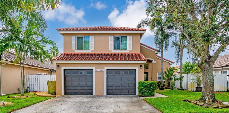 Villa ou maison à Pembroke Pines, Floride 4 chambres, 187.38 m2 № 1896023