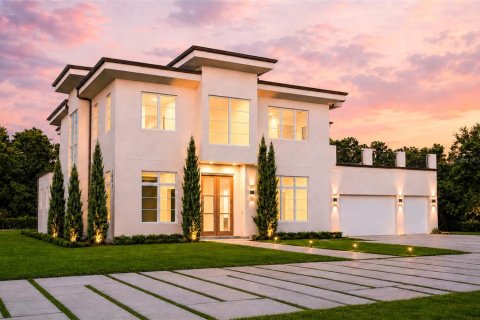 House in Lake Mary, Florida 5 bedrooms, 475.38 sq.m. № 2233773