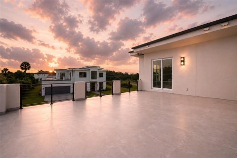 House in Lake Mary, Florida 5 bedrooms, 475.38 sq.m. № 2233773 - photo 18