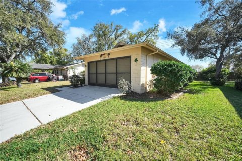 House in Port Richey, Florida 2 bedrooms, 118.36 sq.m. № 1717987 - photo 5
